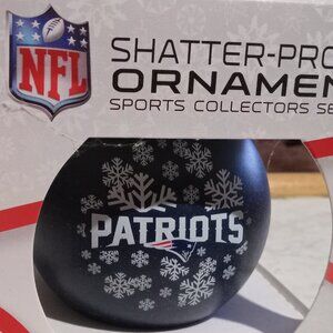 NEW New England Patriots NFL Snowflake Blue ShatterProof Ball Christmas Ornament